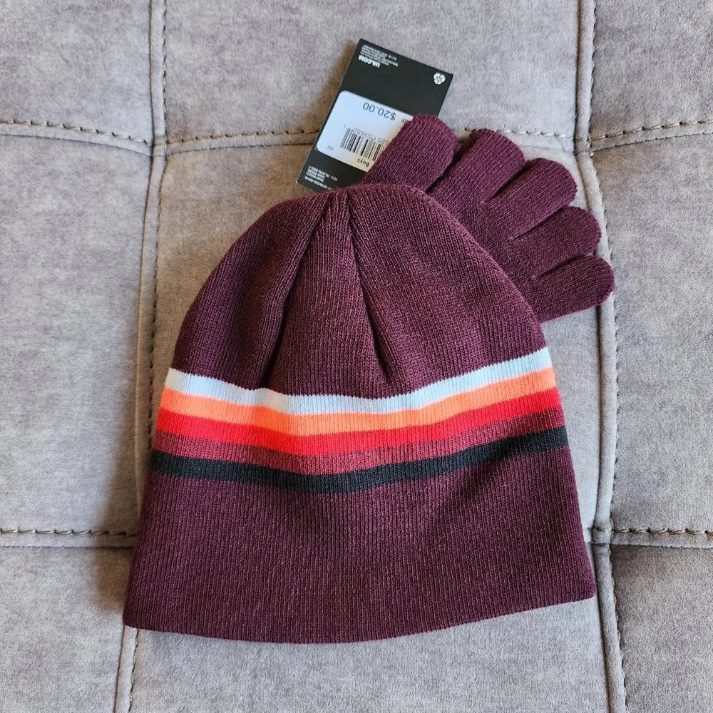 NWT Under Armour Boys' Beanie and Glove Combo Set
